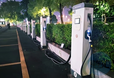 昆明加速新基建布局 62个亿元以上项目引领，新能源充电桩建设驶入快车道